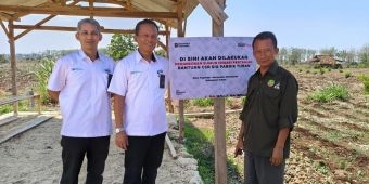Peduli Tani Hutan Sekitar Perusahaan, SIG Pabrik Tuban Serahkan Bantuan Sumur Bor