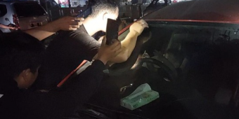 Seorang Balita Terkunci di Dalam Mobil, Damkar Lamongan Turun Tangan Lakukan Evakuasi