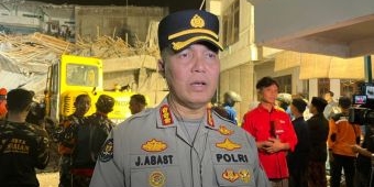 Polda Jatim Bantu Evakuasi Ambruknya Musala Ponpes di Sidoarjo