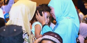 Gubernur Khofifah Berbagi Ceria Bersama 750 Anak Yatim Piatu di Malang
