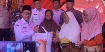 Salurkan Bantuan untuk Korban Longsor di Pasean, Bupati Pamekasan Sebut Masih Cari Lahan Relokasi