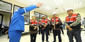Pastikan Distribusi Pupuk saat Musim Tanam 2023, Gubernur Khofifah Kunjungi PT Pusri Palembang
