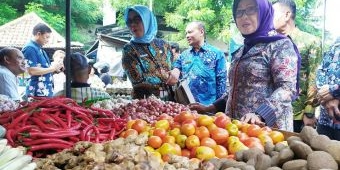 Dampak Virus Corona, Omzet Pedagang Pasar Legi Jombang Turun