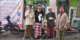 Pandemi Covid-19, Anggota DPRD Probolinggo F-Golkar Bantu Karyawan yang di-PHK dengan Ayam Kalap