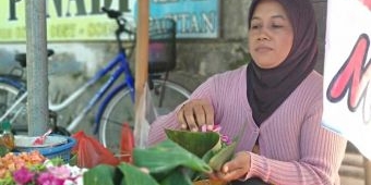 Jelang Ramadan, Penjaja Bunga Tabur Dadakan Mulai Menjamur di Pacitan 