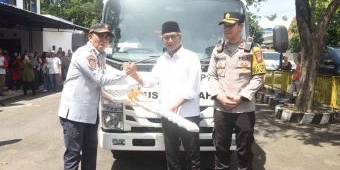 Wakil Wali Kota Kediri Serahkan 1 Unit Bus Sekolah ke Dishub
