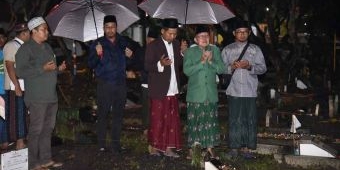 Jelang Relokasi Makam Terdampak Frontage Road Sidoarjo, Warga Waru Gelar Istighotsah