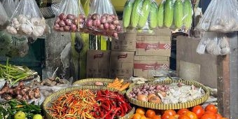 Harga Sembako Jatim Hari Ini: Cabai Merah Besar Turun Rp1 Ribu, Rawit Naik hingga Rp3.300