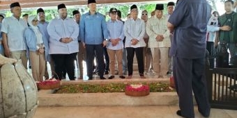 Tiba di Blitar, Prabowo Bersama Petinggi Partai Koalisi Ziarah ke Makam Bung Karno