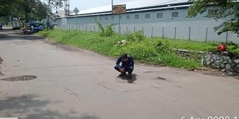 Gorong-Gorong di Pertigaan Talun Desa Gununggangsir Retak