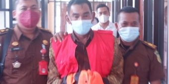 Diduga Korupsi DD, Kades Dooro Cerme Ditahan Kejari Gresik 