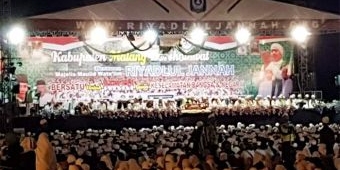 Puluhan Ribu Umat Hadiri “Bumi Arema Bersholawat, #2019 Tetap Bersaudara, Bersatu untuk NKRI” 