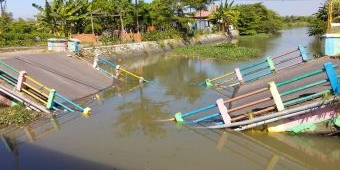 Jembatan Penghubung Kedungpeluk Ambruk, Kades: Kabarnya Sudah Dianggarkan Tapi Belum Digarap