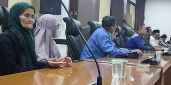 Emak-Emak Pedagang Pasar Gondanglegi Wadul Dewan, Bawa Serta 2 Nenek-Nenek