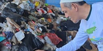 Hari Lingkungan Hidup Sedunia, Tretan Biosaka Madura Semprot Gunungan Sampah di TPS Bangkalan