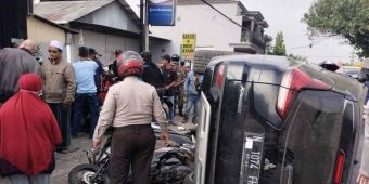 Diduga Kurang Konsentrasi, Mitsubishi Xpander di Malang Tabrak Dua Pemotor