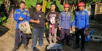 Damkar Kabupaten Blitar Selamatkan Kucing Tercebur Sumur