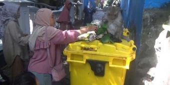 Beri Makan Monyet dan Ikan, Tradisi Sedekah Bumi Masih Lestari di Sendang Bektiharjo Tuban