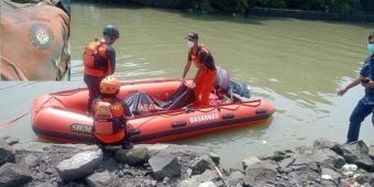 Ditemukan Mayat Mrs X Berbaju Ikatan Guru TK DWP Kecamatan Sidoarjo di Hutan Mangrove Kalanganyar