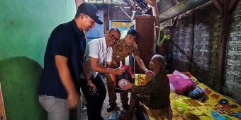 SIG Berikan Sembako untuk Korban Banjir di Tuban