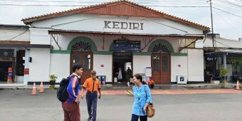 Tembus 10.041 Orang, Penumpang di Stasiun KA Kediri Membludak