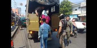 Beri Rasa Aman Pengendara, Satpol PP dan Dinsos Pasuruan Gelar Razia Gepeng