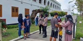 Hadirnya Polwan Diapresiasi Wisatawan Benteng Van Den Bosch Ngawi