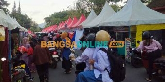 Percepat Pertumbuhan Ekonomi UMKM, Pemkab Trenggalek Gelar Pasar Rakyat