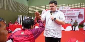 Beri Apresiasi Para Peraih Medali, Bupati Kediri Angkat Atlet Porprov jadi Anggota Satpol PP