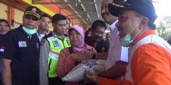 Dinas Sosial Ponorogo Berikan Bantuan ke Pedagang Songgolangit