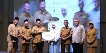 Bangun SDM Unggul, Pemkab Jombang Beri Beasiswa untuk Siswa Berprestasi Kurang Mampu