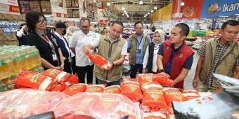 Jamin Keamanan Pangan Lebaran 2026, Polda Jatim Sidak Izin Edar dan Mutu Bahan Pokok