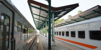 Tingkatkan Layanan, KAI Daop 7 Bangun Peron Tinggi dan Over Capping di Stasiun Kediri