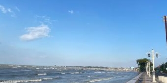 BMKG Tuban Peringatkan Gelombang Laut Capai 2,5 Meter, Nelayan Diminta Waspada