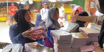 Jelang Ajaran Baru, Toko Perlengkapan Sekolah di Tuban Diserbu Pembeli