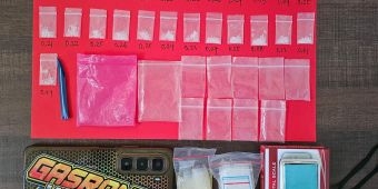 Satresnarkoba Polres Gresik Tangkap Dua Pengedar, 23 Paket Sabu Disita