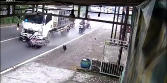 Laka Beruntun di Lebo Sidoarjo Libatkan Truk dan Motor, Satu Pengendara Tewas