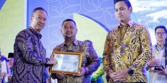 Bupati Gresik Terima Penghargaan dari Kemenperin