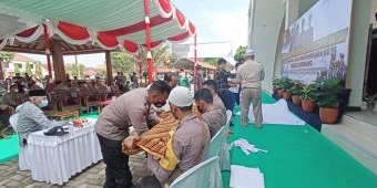 Beri Bekal Anggota di Masyarakat, 21 Polsek di Jombang Ikuti Lomba Mandikan dan Kafani Jenazah