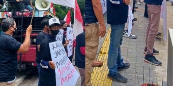 Kecewa Dengan Praktik Kotor Peradilan, Gerakan Pemuda Madura Bakar Kemenyan di Makamah Agung RI