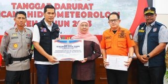 Gubernur Khofifah Serahkan Bantuan Kemanusiaan Senilai Rp 3,89 M untuk Korban Bencana Aceh