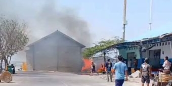 Gudang Penyimpanan Ikan di PPM Kota Probolinggo Terbakar, Penyebab Belum Diketahui