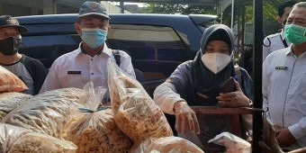 Sidak Sejumlah Pasar, Dinkes Kabupaten Mojokerto Ambil Sampel Mamin untuk Diteliti