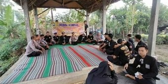 Inovatif, Polsek Jetis Gelar ‘Posisi Kompas’ bersama PSHT di Kota Mojokerto