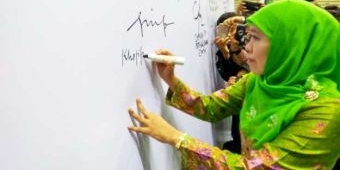 Peringati Harlah Muslimat ke-71 di Kediri, Menteri Khofifah Kukuhkan Laskar Anti Narkoba
