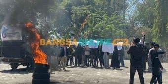 Soal Demo Mahasiswa Unira, Rektor Buka Suara Tapi Tak Ada Solusi