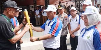 Bupati Malang Terima Obor Porprov IX Jatim 2025, Simbol Semangat Olahraga dan Persatuan