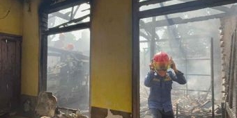 Diduga Korsleting Listrik, Rumah di Pasar Dlanggu Mojokerto Terbakar