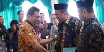 Terima SK dari Kepala BKN Pusat, 2 Cabup Bojonegoro Pensiun Dini