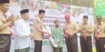 Baznas Jatim Dibantu Pramuka Gelar Bedah Rumah dan Beri Bantuan Modal di Trenggalek